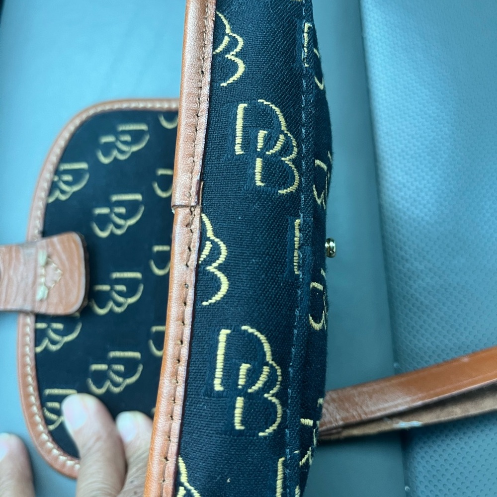 Dooney & Bourke Black and Tan Clutch with silver Accents - Picture 9 of 9